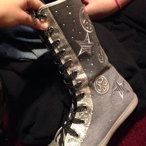 Zip up converse like shoes