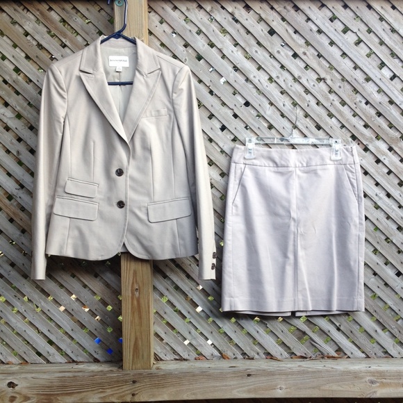 Banana Republic Dresses & Skirts - 2 piece Banana Republic Khaki Skirt Suit