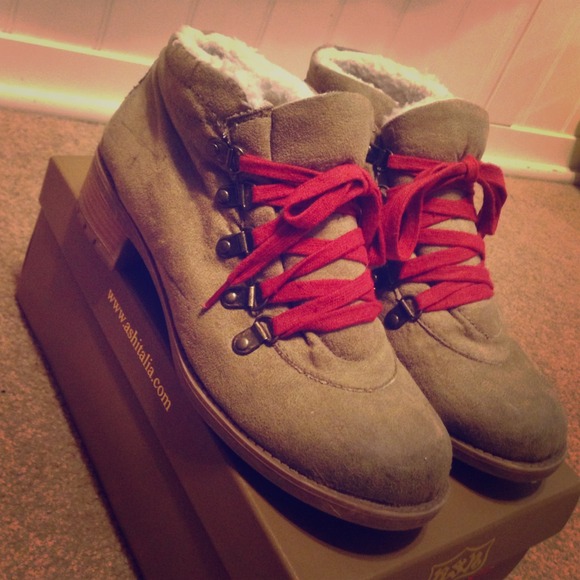 Kensie Girl Destroyed Boots