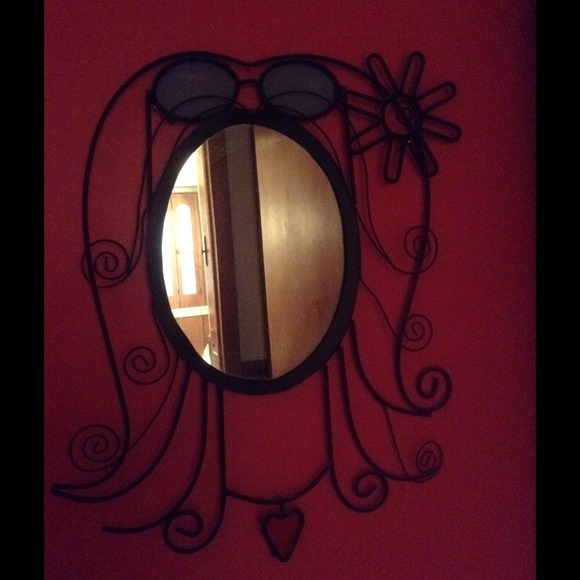 HOLD! Mirror - girl face