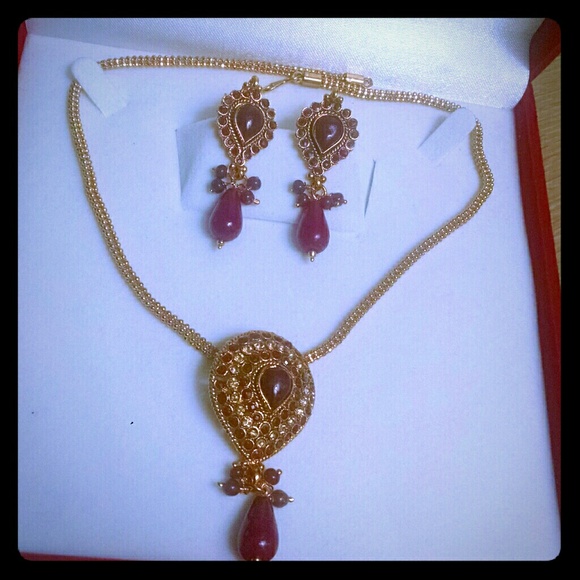 Bollywood indian pendant set gold plated