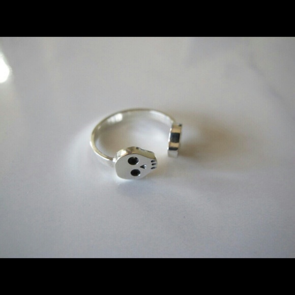 Sterling Silver Skull Ring - Picture 2 of 3