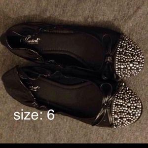 Spiked flats