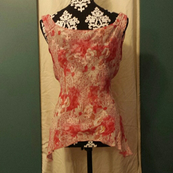 Beautiful flowing v neck sleeveless - Picture 2 of 4