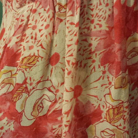 Beautiful flowing v neck sleeveless - Picture 4 of 4