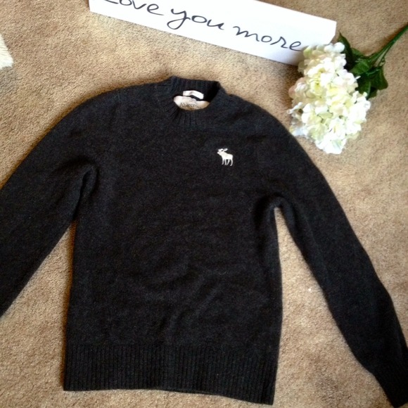 Abercrombie and Fitch soft sweater (Men's)