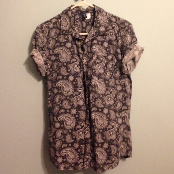H&M Unisex Gray Paisley Print Button Up