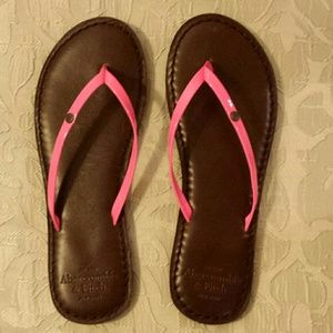 NWOT Abercrombie & Fitch flip flops