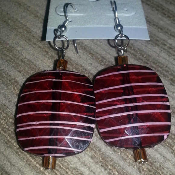 Nice redish pink lines earrings