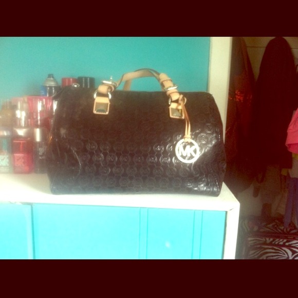 Michael kors bag authentic.