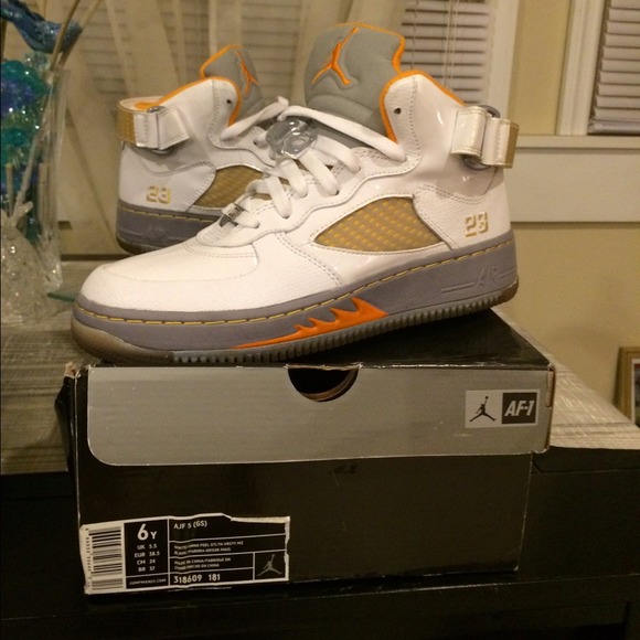 Air Jordan 5's fusion force size boys 6 - Picture 2 of 2