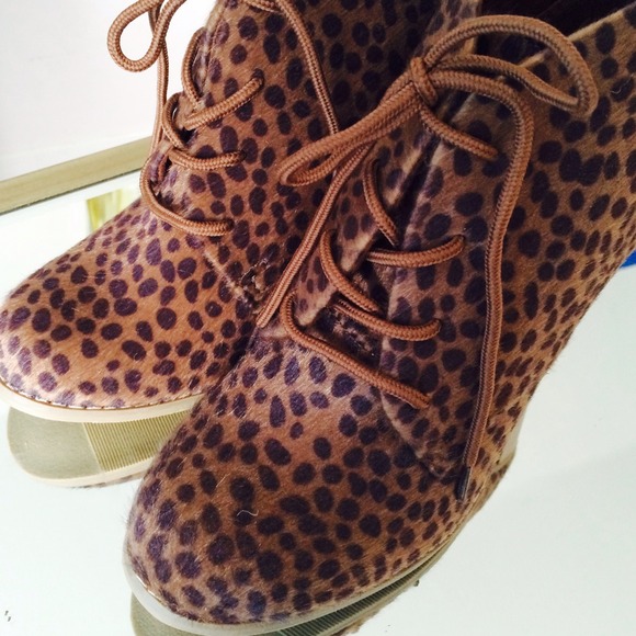 ❌BUNDLED❌ Calf Hair Cheetah Print Lace Up Booties - Picture 3 of 3