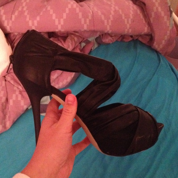 PERFECT CONDITION! Size 10 Shi heals! - Picture 2 of 2