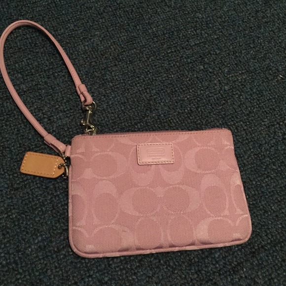 Coach wristlet (pink)