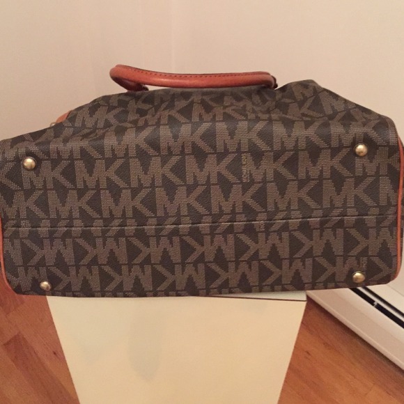 ⬇️Michael kors satchel⬇️⬇️ - Picture 2 of 4