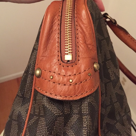 ⬇️Michael kors satchel⬇️⬇️ - Picture 3 of 4