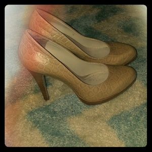 High heel pumps
