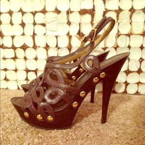 Jessica Simpson heels!