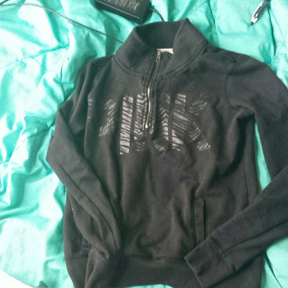 All black k crew kneck