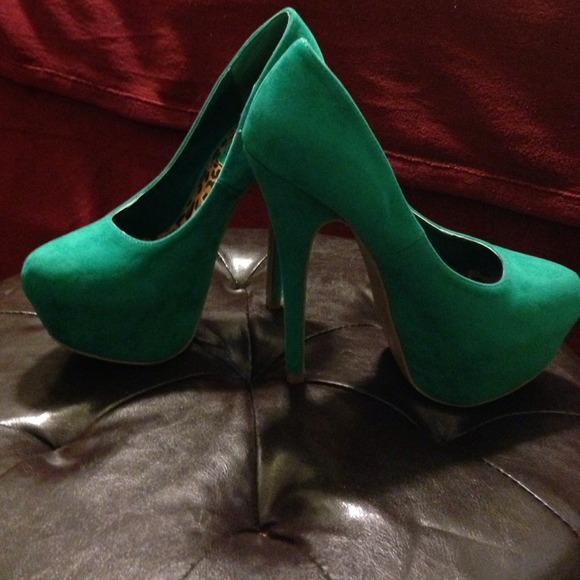 Shoes - Picture 3 of 3