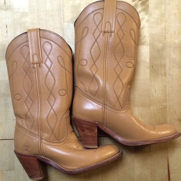 FRYE cowboy boots size 7