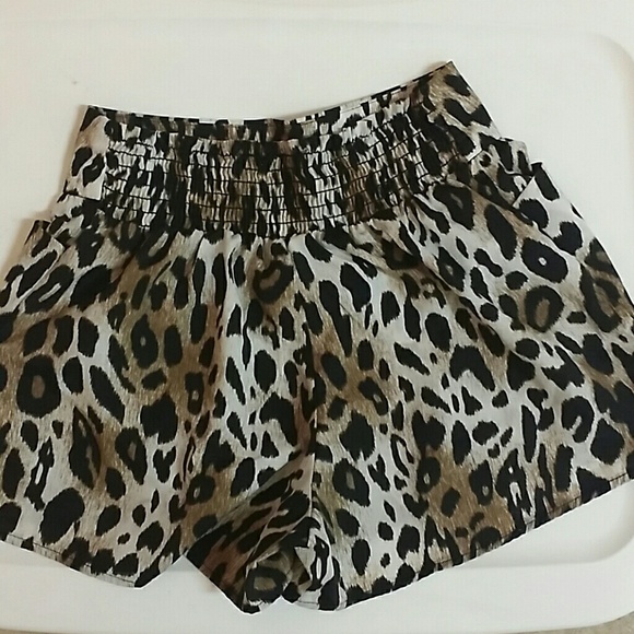 Leopard print shorts - Picture 2 of 2