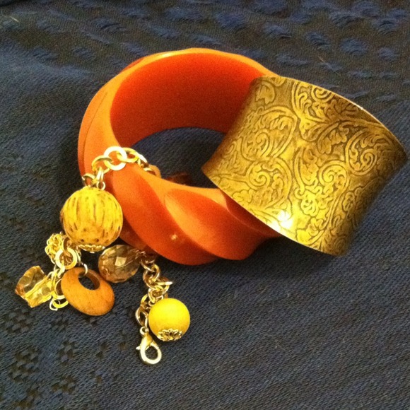 Bronze metal cuff. Bendable to fit