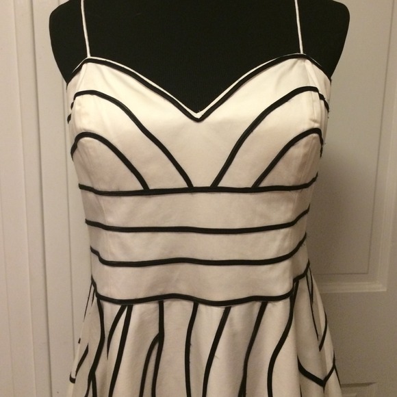 Exquisite Cocktail Dress by Chetta B - Picture 2 of 3