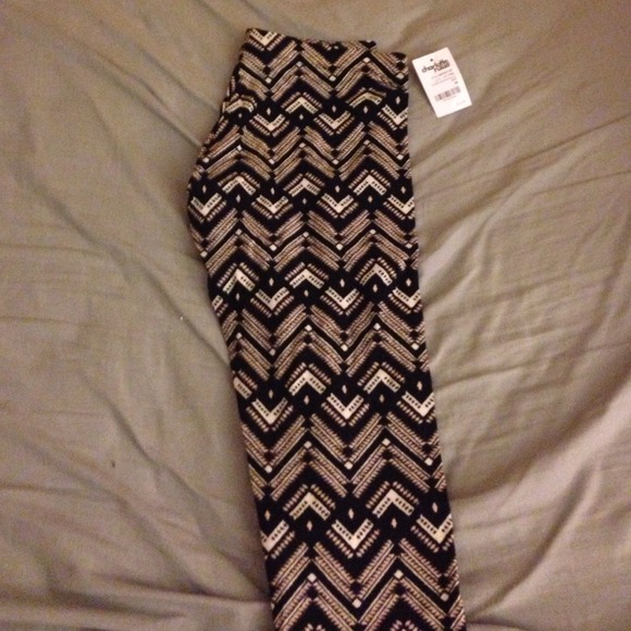 Aztec printed leggings NWT