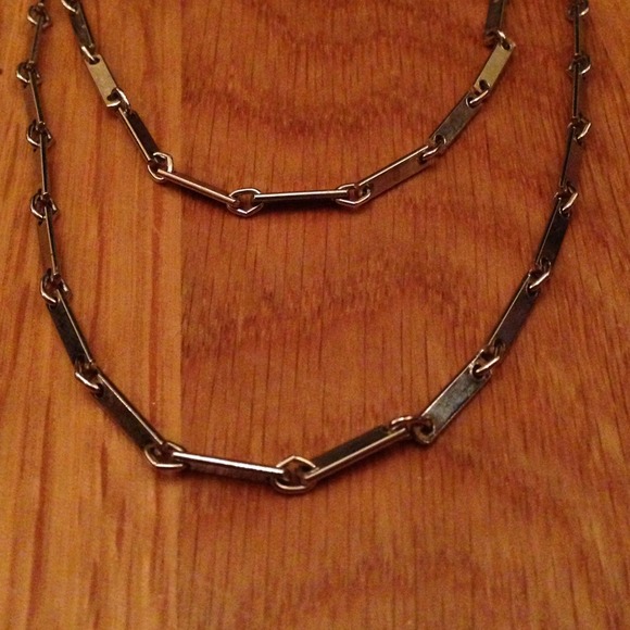 Long strand silver color necklace - Picture 1 of 3