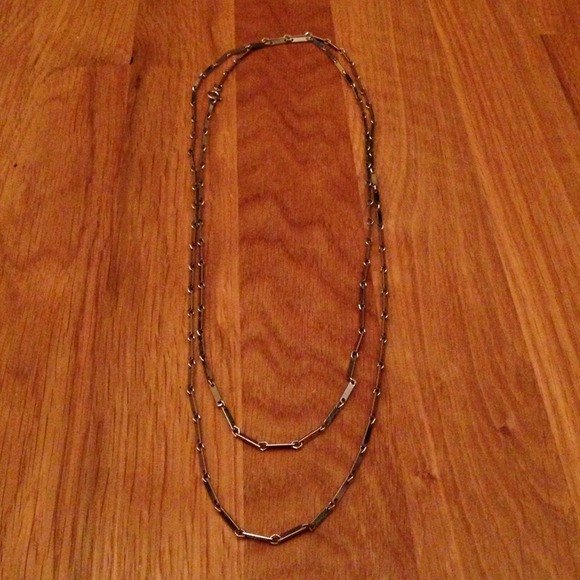 Long strand silver color necklace - Picture 2 of 3
