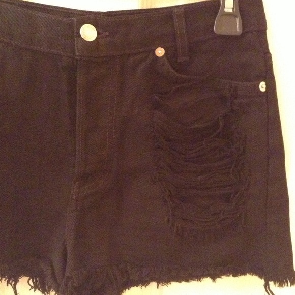 Brandy Melville Jean Shorts - Picture 2 of 4