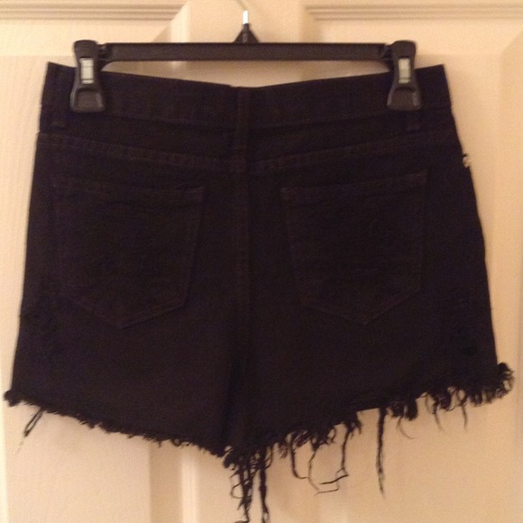 Brandy Melville Jean Shorts - Picture 4 of 4