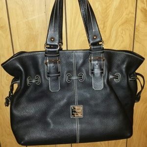 Dooney & Bourke LG Chiara black leather tote