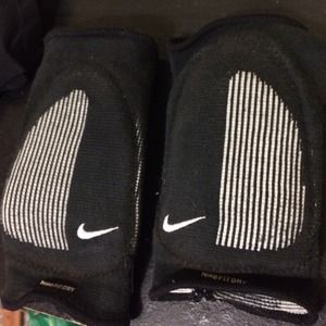 Nike Fit Dry Knee Pads