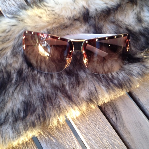 Gucci Accessories - Authentic Gucci sunglasses