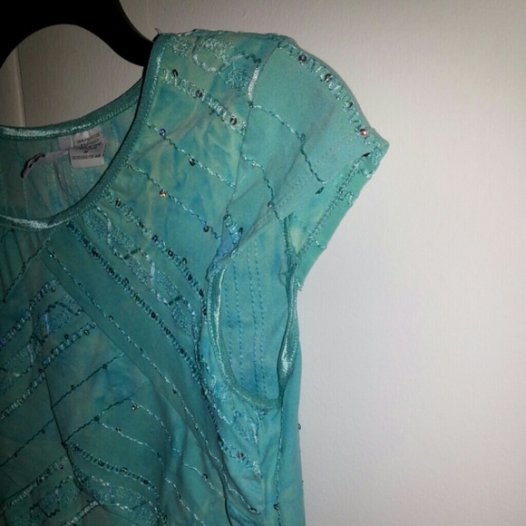 Top - Picture 2 of 3