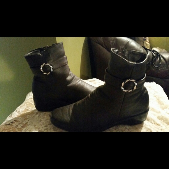 $$ SALE SALE $$ Brown booties