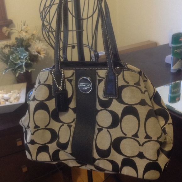 Black coach purse (great condition)