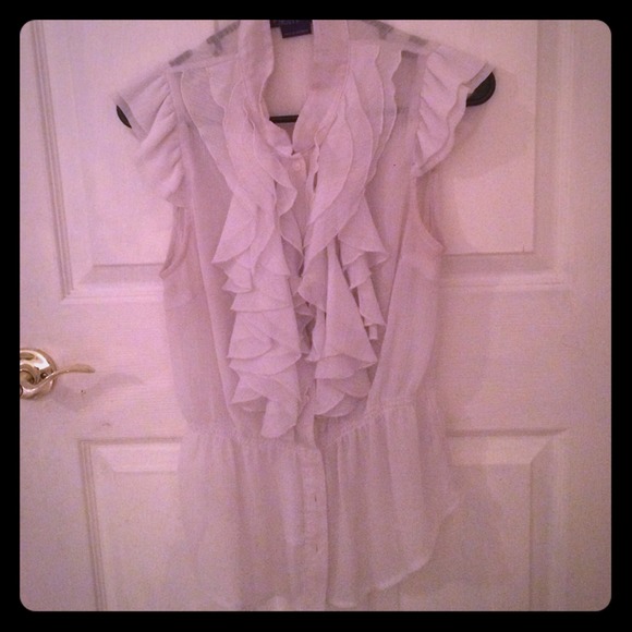 Miley Cyrus ruffle sleeveless button blouse