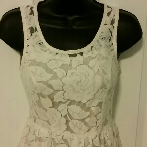 Rose laced ivory dress - Picture 3 of 4