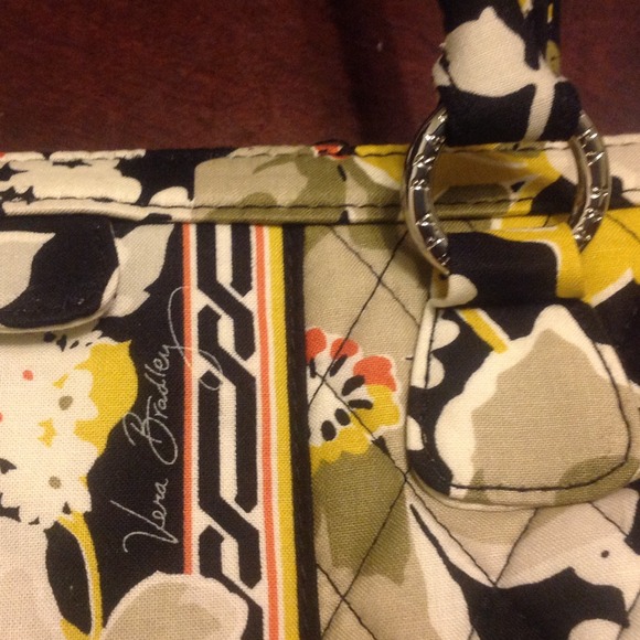 NWOT Vera Bradley purse-REDUCED. MUST SELL - Picture 2 of 4