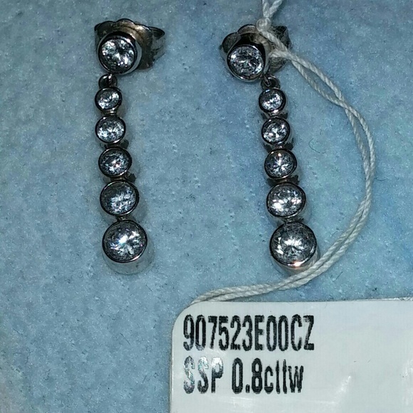 0.8cttw diamond drop earrings