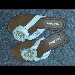 White flip.flops