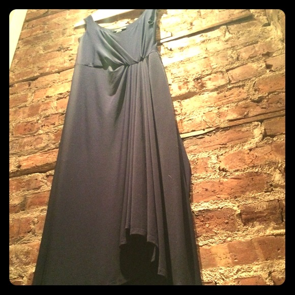 Super flattering semi hi lo maxi dress!