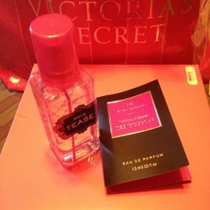 Victoria Secrets Noir Tease Body mist & perfume