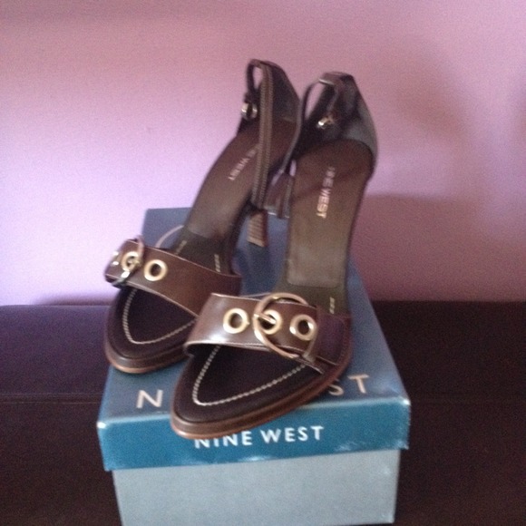 Nine West Brown Leather Sandals !!!!