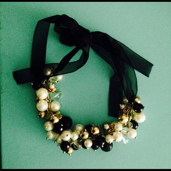 Elegant Charlotte Russe statement necklace