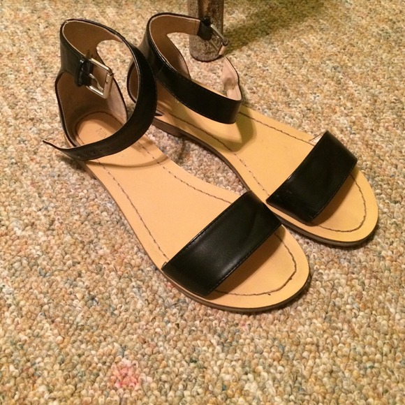 NINE WEST BLACK SANDLES