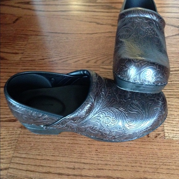 Croft & Barrow clog shoes size 8